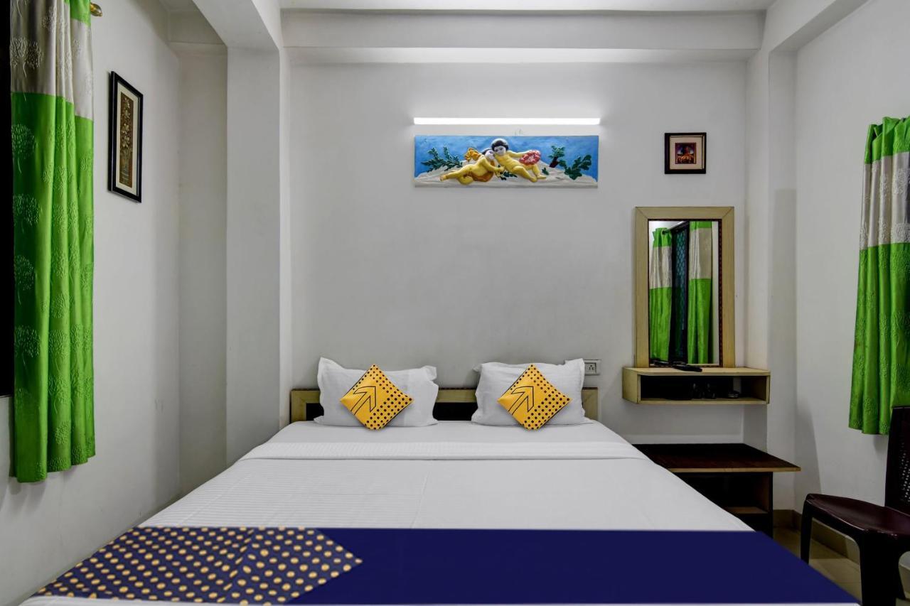 Spot On Ray Palace Hotel Пури Екстериор снимка