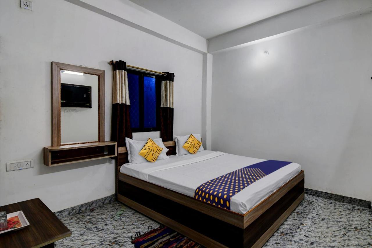Spot On Ray Palace Hotel Пури Екстериор снимка