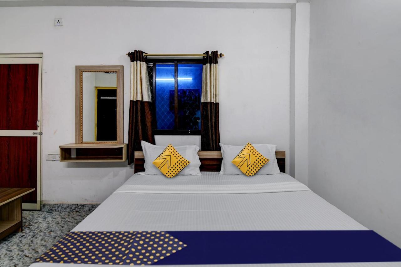 Spot On Ray Palace Hotel Пури Екстериор снимка
