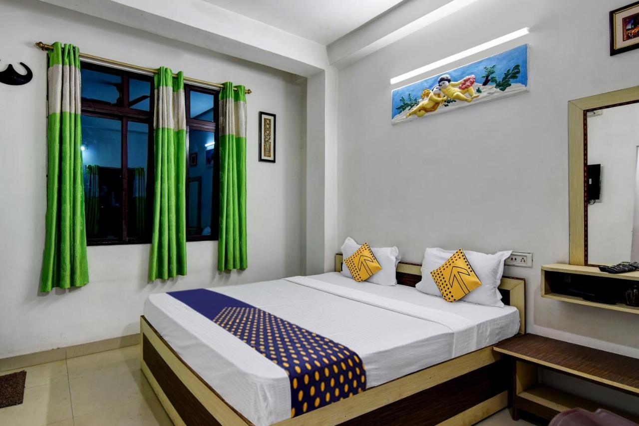 Spot On Ray Palace Hotel Пури Екстериор снимка