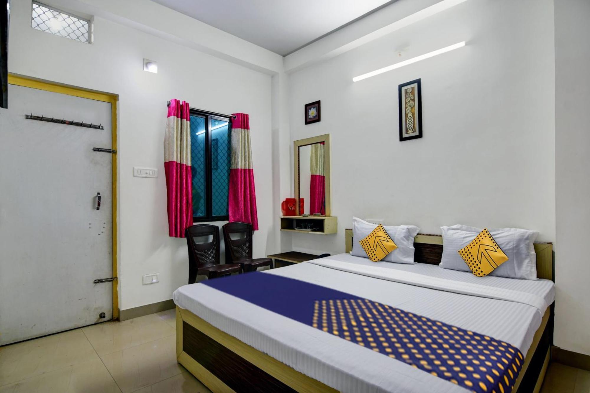 Spot On Ray Palace Hotel Пури Екстериор снимка