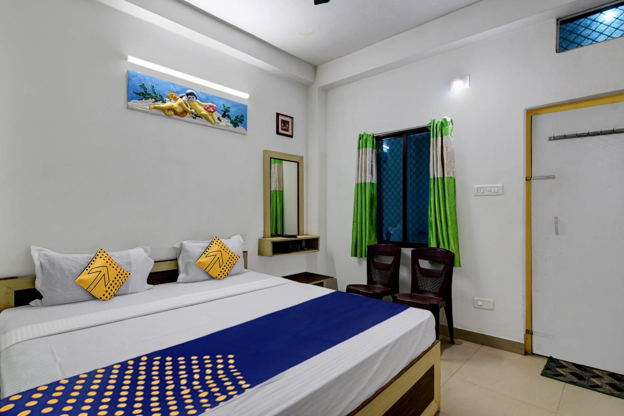Spot On Ray Palace Hotel Пури Екстериор снимка