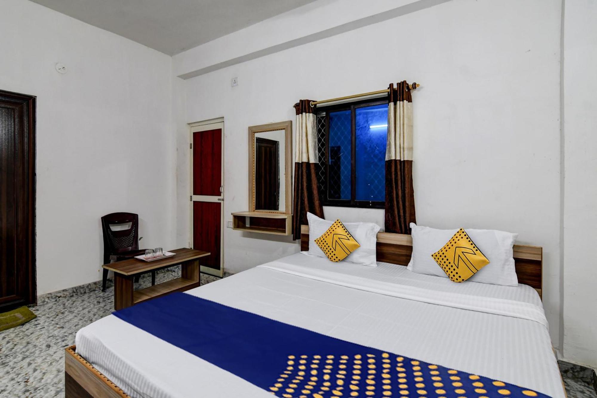 Spot On Ray Palace Hotel Пури Екстериор снимка